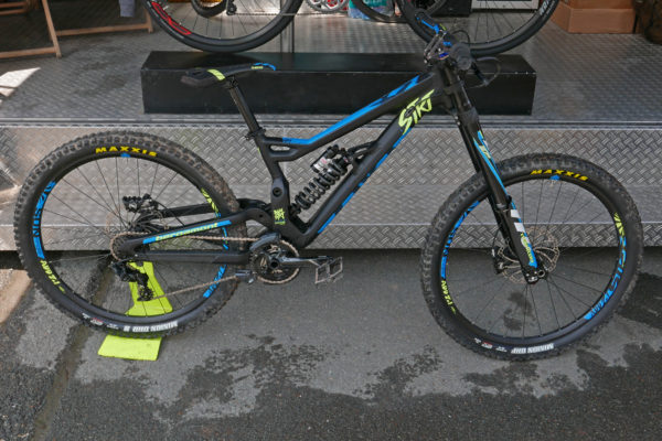 Bergamont_Straitline-Team_215mm-aluminum-DH-mountain-bike_complete