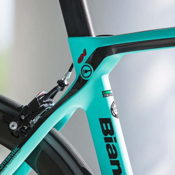 Bianchi_Oltre-XR4_Countervail-equipped_aero-road-race-bike_photo-by-Matteo-Cappe_seatcluster