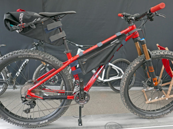 Ghost_Roket_275+_plus-sized-all-mountain-hardtail-bike_130mm-fork_aluminum_expedition-bikepacking-packs