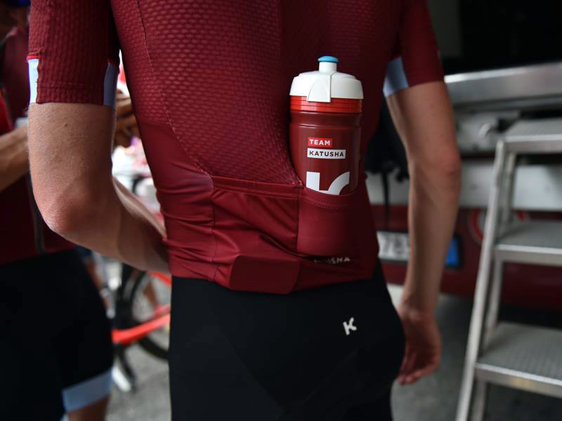 Waden Dwingend Leegte Dress like a pro, but with fewer logos in Katusha's new line of clothing -  Bikerumor