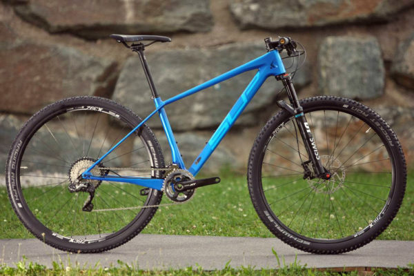Superior-Team-29-Issue_carbon-29er-XC-race-hardtail-mountain-bike_complete-blue