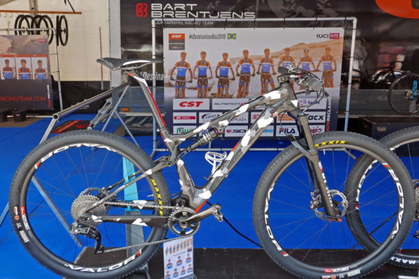 Superior-Team-XF29-Issue_carbon-29er-100mm-XC-race-full-suspension-mountain-bike_complete