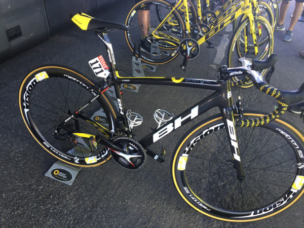 prototype FSA electronic shifting group for road bikes spotted at Tour de France