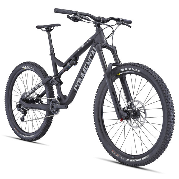 Commencal_Meta-AM-v4-2-Essential_aluminum-160mm-enduro-mountain-bike_black-angled-studio