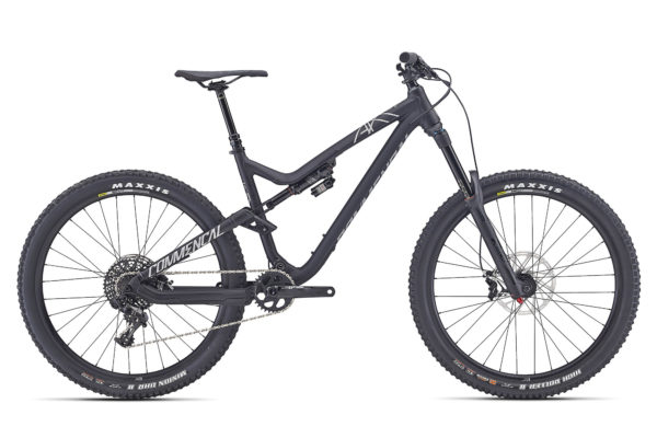 Commencal_Meta-AM-v4-2-Race_aluminum-160mm-enduro-mountain-bike_black-side-studio