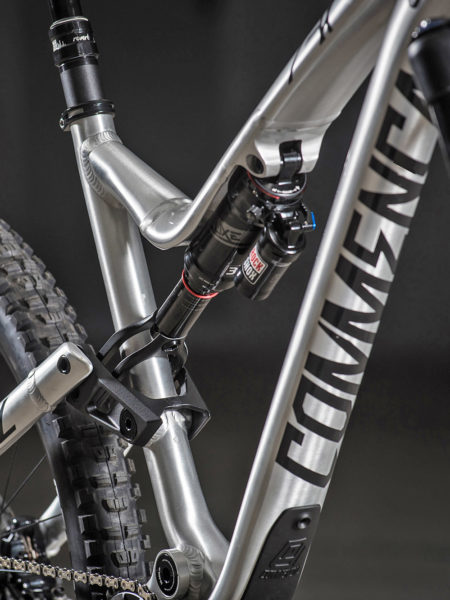 Commencal_Meta-AM-v4-2_aluminum-160mm-enduro-mountain-bike_shock