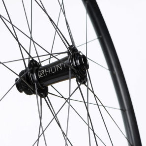 Hunt-wheels_Mason-X-Hunt-650b-Adeventure-Sport_275-road-plus_wheelset_front-hub