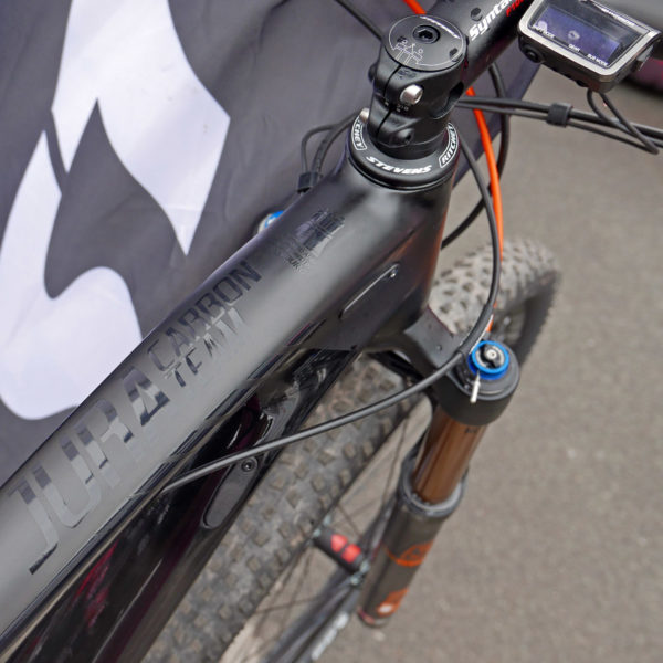 Stevens_Jura-Carbon-Team_120mm-full-suspension-carbon-marathon-cross-country-race-mountain-bike_toptube