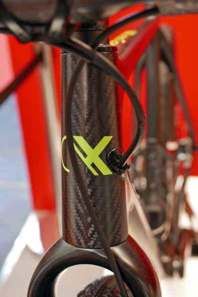 ax-lightness_vial-evo-gravel_ultralight-carbon-275-gravel-road-bike_headtube