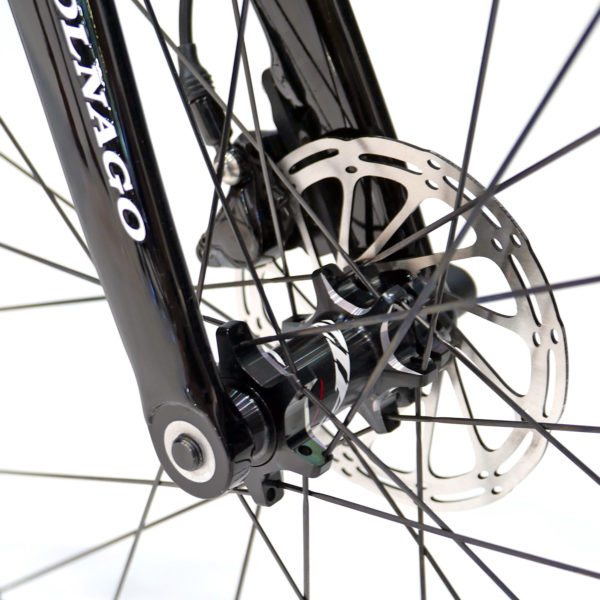 colnago_new-prestige_disc-brake-carbon-cyclocross-race-bike_front-axle-fork