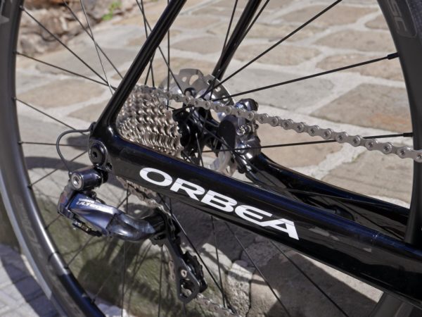 orbea-orca-disc-omr_lightweight-disc-brake-carbon-road-race-bike_rear-dropouts