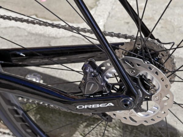 orbea-orca-disc-omr_lightweight-disc-brake-carbon-road-race-bike_rear-flat-mount