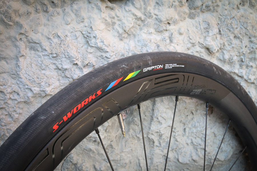 Wide, light, and tubeless Specialized Roval CLX 32 wheelset makes