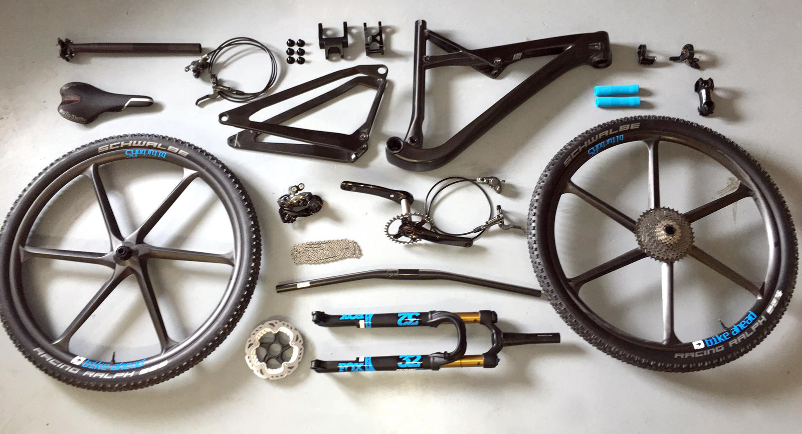 EB16: Light carbon full-suspension Stoll M1, customized to your trail riding