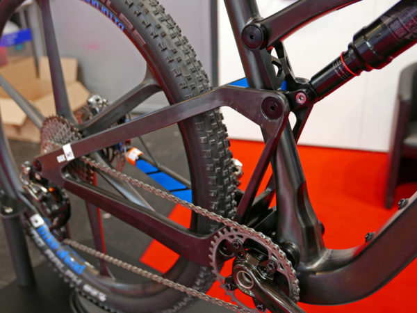 stoll_marathon-m1_lightweight-carbon-full-suspension-cross-country-mountain-bike_built-by-bike-ahead-composites_prototype-short-link-4-bar-suspension