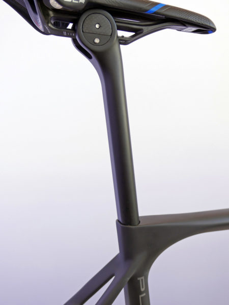 storck_fascenario-3-platinum-g1_lightweight-aero-carbon-road-race-bike_seat-clamp