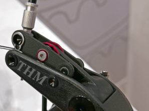 thm-fibula_ultra-light-carbon-caliper-rim-brake_cam-closed