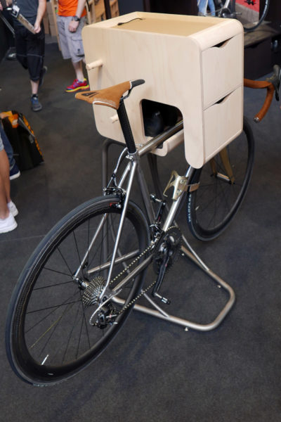 vadolibero_bike-butler-x_free-standing-premium-wood-bicycle-displaystorage-cabinet