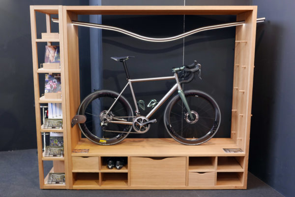 vadolibero_bike-shelf_premium-wood-bicycle-displaystorage-cabinet_oak