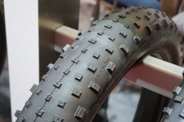 2017-schwalbe-jumbo-jim-26-plus-mountain-bike-tires02