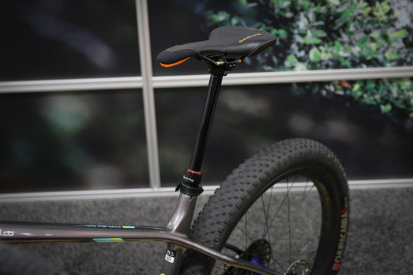 9point8-dropper-post-170-200-272-external-fall-line-xinterbike-2016-615