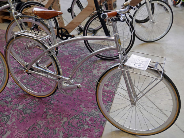 aoi-cycle_classic_stainless-steel-no-seattube-commuter-bike_kitted-out-city-bike_full-racks-and-fenders