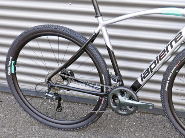 lapierre_crosshill-300_aluminum-disc-brake-mixed-surface-gravel-adventure-bike_rear-end