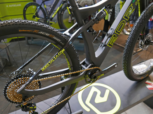 rdr-italia_ares_100mm-carbon-29er-275-marathon-cross-country-mountain-bike_made-in-italy_felx-stays-detail