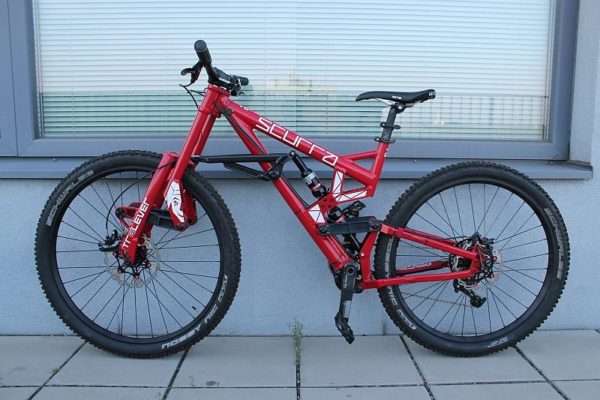 scurra-hard-enduro-2-preview-mountain-bike
