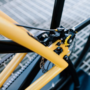 veloina-bicycles_viks-gt_angular-no-seattube-aluminum-commuter-urban-city-bike_rear-disc-brake