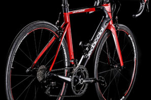dedacciai-strada_vertigine_endurance-carbon-road-bike-frameset_3-4-rear_b