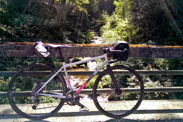 goblin-bikes_gb02_french-tange-steel-disc-brake-sportive-road-bike_light-touring