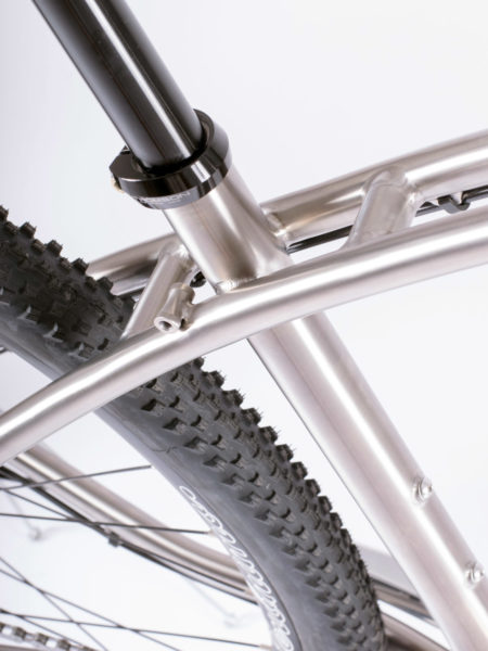jeronimo-cycles_ti-gravel-rohloff_titanium-gravel-road-adventure-bike_double-toptube-seat-cluster