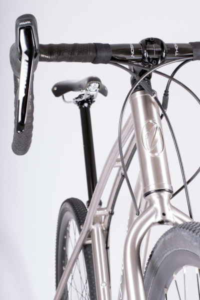 jeronimo-cycles_ti-gravel-rohloff_titanium-gravel-road-adventure-bike_front-end