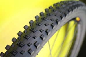 mavic-deemax-elite-enduro-shoes-wheels-tireseurobike-2016-91