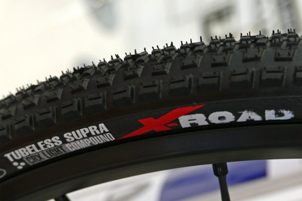mitas_x-road_cx-series-tubeless-cyclocross-tires_rubena_hardpack-tire-side