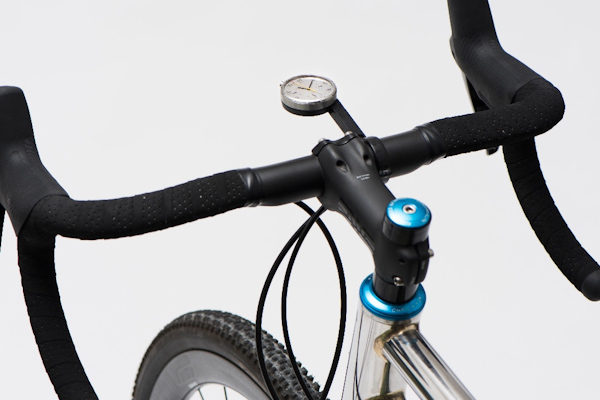 Moskito smartwatch, on road bar mount