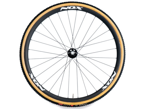 nox-composites_zolder_asymetric-carbon-tubular-disc-brake-wheelset