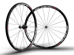 scope-cycling_r3c_carbon-tubeless-clincher-rim-brake-road-wheels_studio