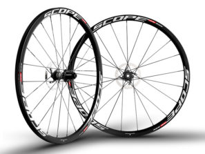 scope-cycling_r3d_carbon-tubeless-clincher-disc-brake-road-wheels_studio