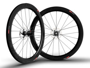 scope-cycling_r5d_carbon-tubeless-clincher-disc-brake-road-wheels_studio