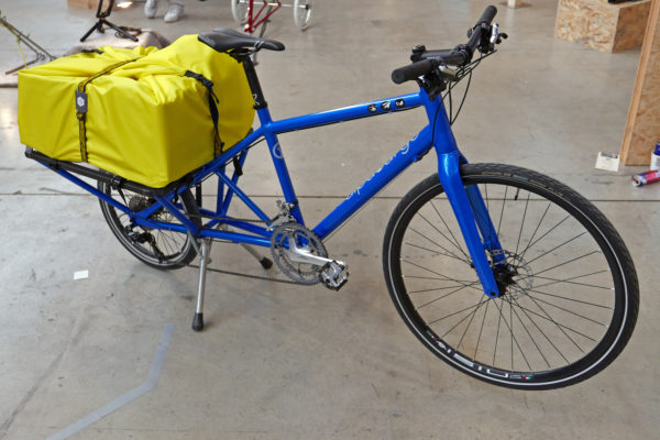 alpacargo_lightweight-aluminum-longtail-cargo-bike_complete-blue