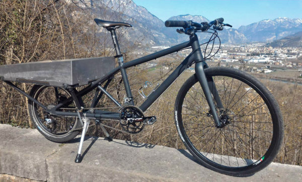 alpacargo_lightweight-aluminum-longtail-cargo-bike_gray