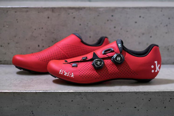 fizik-r1b-uomo-red_premium-carbon-sole-lightweight-road-bike-shoe_pair3