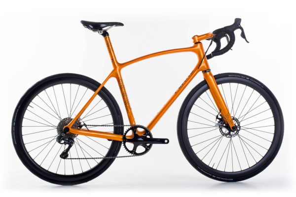 plane-frameworks_custom-geometry-carbon-monicoque-all-road-bike_orange-driveside