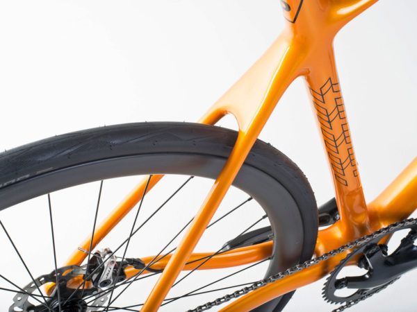 plane-frameworks_custom-geometry-carbon-monicoque-all-road-bike_orange-seatstays