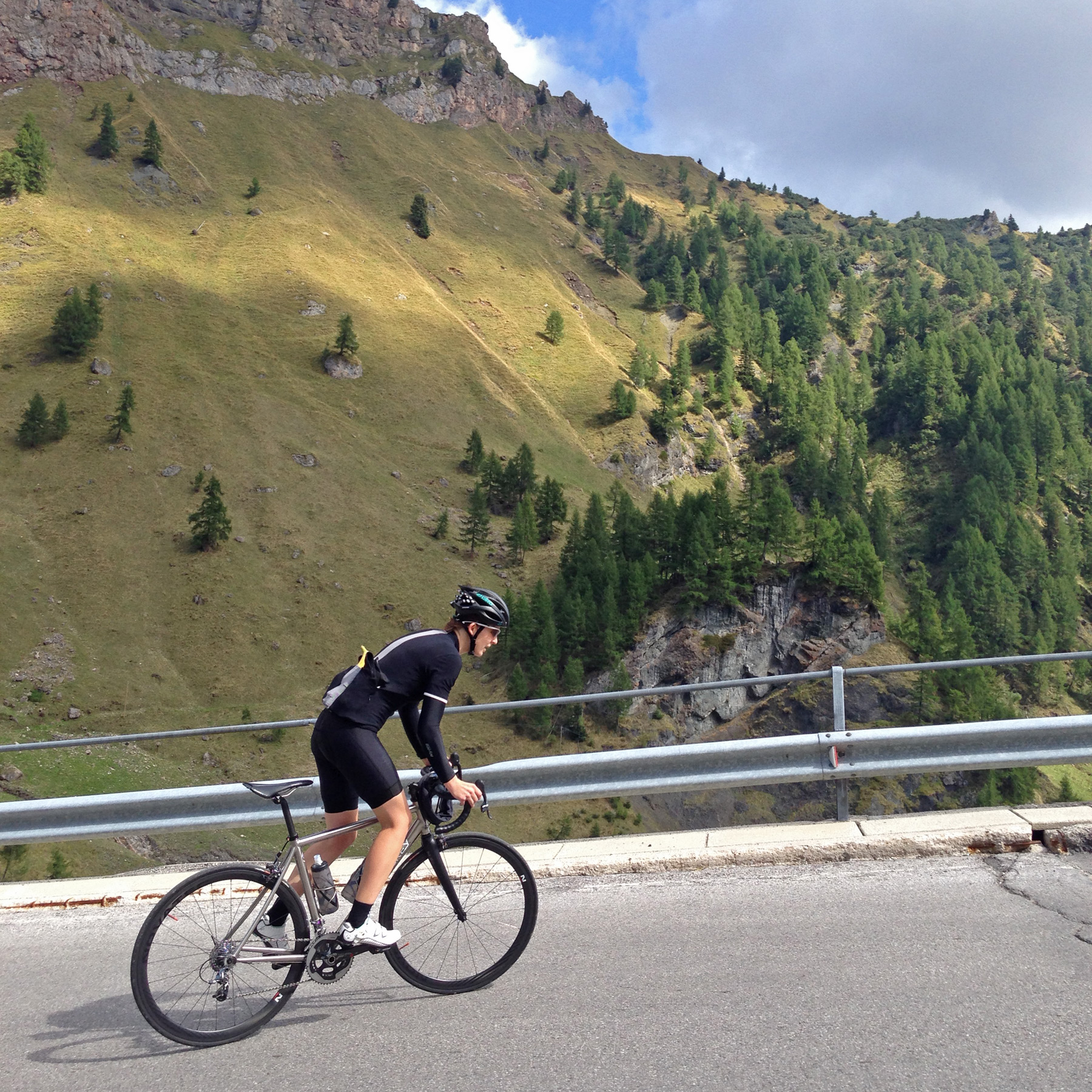 Review: Pro-level Rapha Souplesse bib shorts and jersey for women