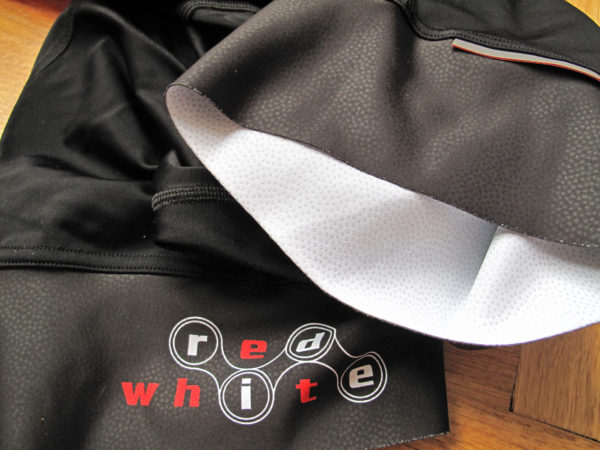 red-white_the-bib_endurance-cycling-bib-shorts_leg-detail