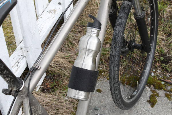 Modeo bike strap, with steel water bottle