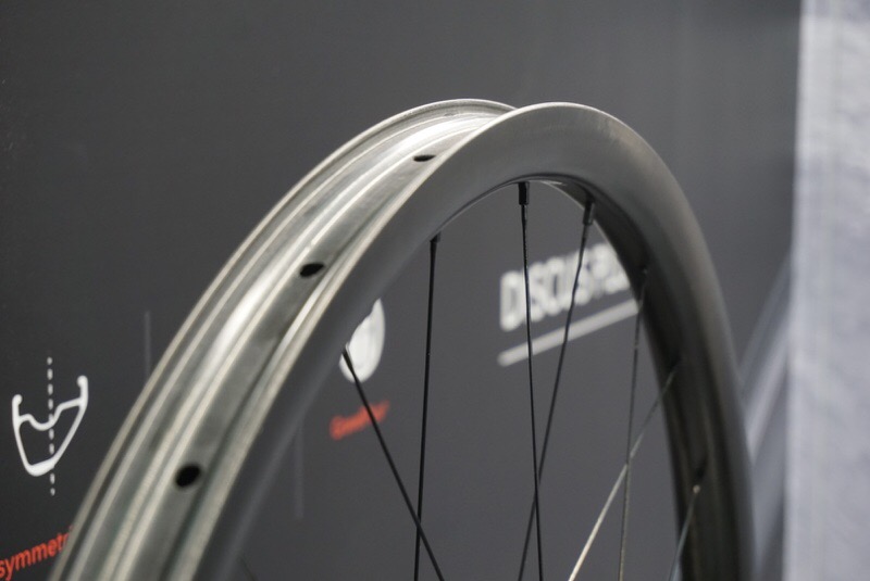 TPE17: 3T lightens up wider, 1400g Discus Plus carbon aero gravel wheels & more